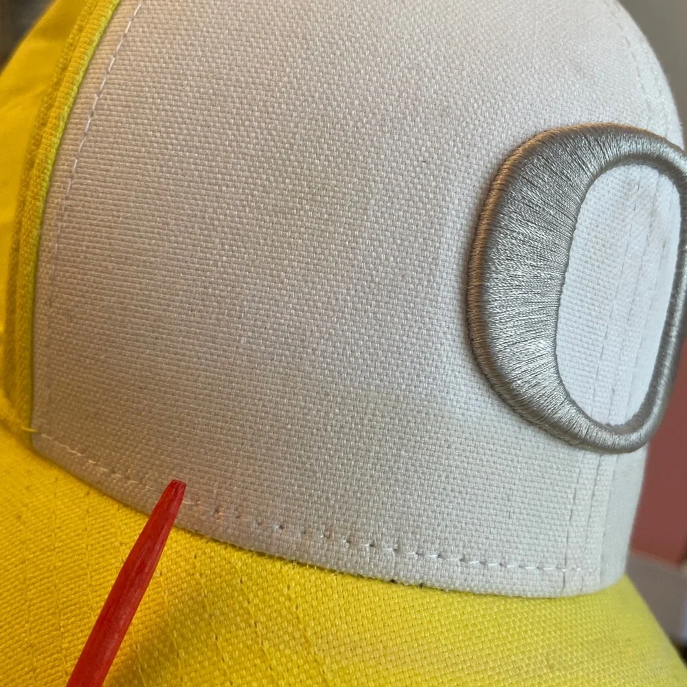 Nike Dri-Fit Oregon Ducks U of O  White and Yellow Baseball Cap w/ O Logo